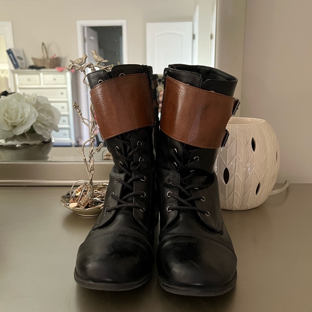 STYLISH COMBAT BOOTS!!
